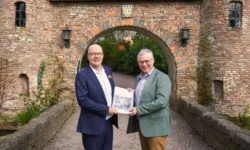 Gemeente Loon op Zand en de Efteling ondertekenen samenwerking