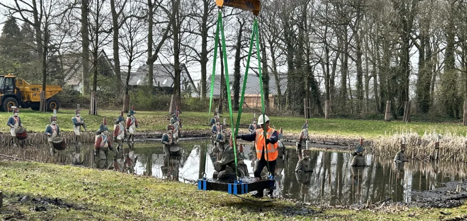 Soldaten voormalig Land van Ooit krijgen opknapbeurt (Video)