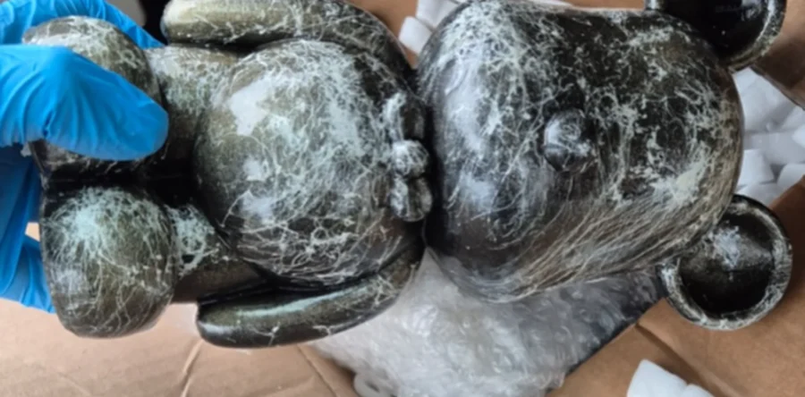 Drugs gevonden in dichtgelijmde poppen op A59 bij Vlijmen