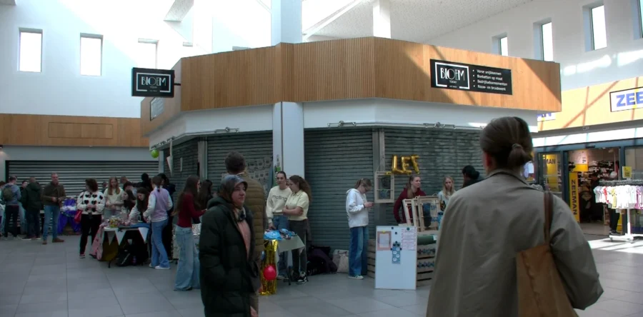 Leerlingen Willem van Oranje College organiseren markt (video)