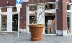 Nieuwe reuzebloempotten in Eftelingthema voor Kaatsheuvel
