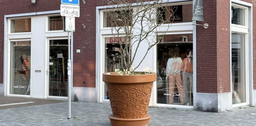 Nieuwe reuzebloempotten in Eftelingthema voor Kaatsheuvel