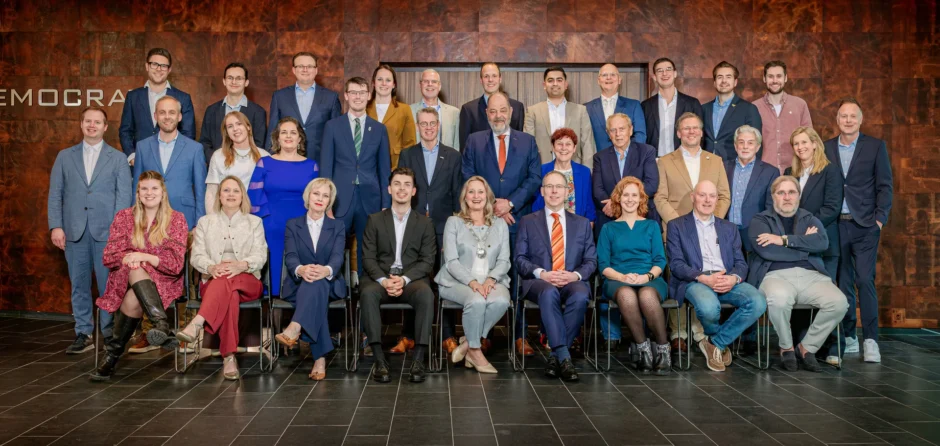 "Zo waarlijke helpe mij God almachtig": Waalwijkse raad beëdigd