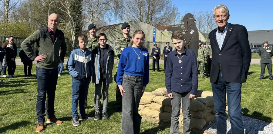 Monument ijzeren sergeant onthuld op Bakkersdam in Herpt (video)