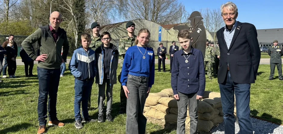 Monument ijzeren sergeant onthuld op Bakkersdam in Herpt (video)