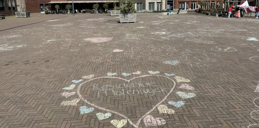 Anton Pieckplein vol hartjes voor vrijwilligers Loon op Zand (Video)