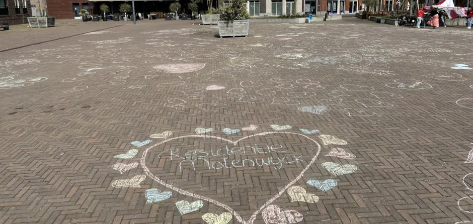 Anton Pieckplein vol hartjes voor vrijwilligers Loon op Zand (Video)