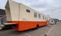 Hoe gaan kinderen van kermismedewerkers naar school? (Video)