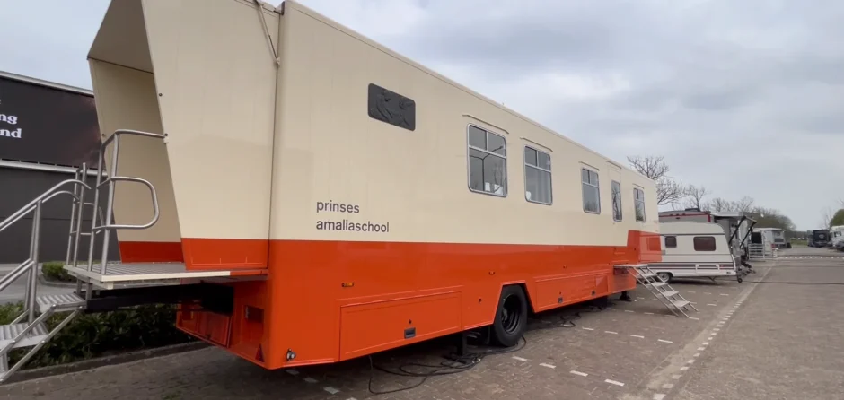 Hoe gaan kinderen van kermismedewerkers naar school? (Video)