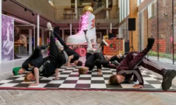 Schoenenkwartier opent tentoonstelling met wereldkampioen breakdance