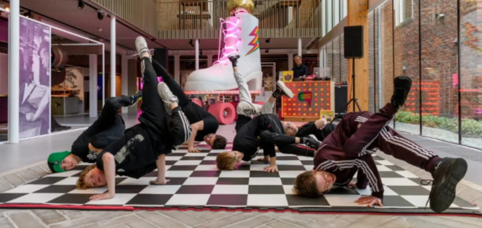 Schoenenkwartier opent tentoonstelling met wereldkampioen breakdance