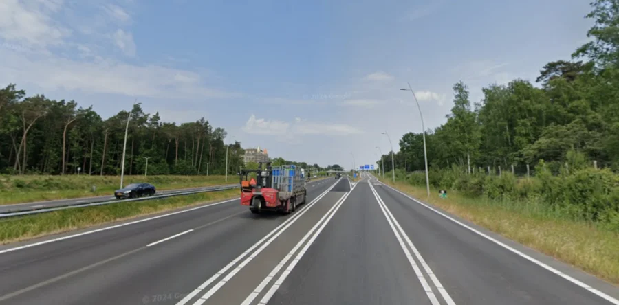 Bestuurder spoorloos na autocrash op Midden-Brabantweg Kaatsheuvel