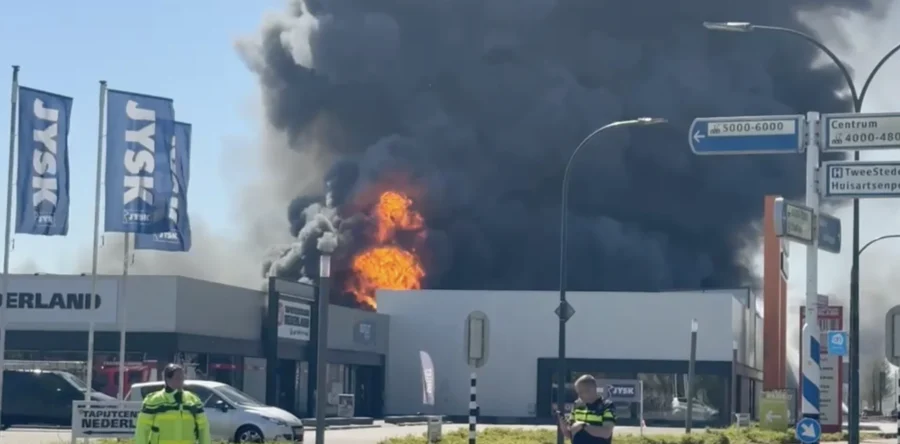 Update: dik rookgordijn bij megabrand meubelboulevard Waalwijk