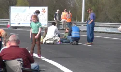 Ludieke picknickactie op snelweg bij Knooppunt Hooipolder (video)
