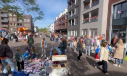 Drukbezochte Koningsdag op het Anton Pieckplein (Video)