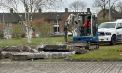 Sinkhole op rotonde Jonkheer de la Courtstraat in Vlijmen