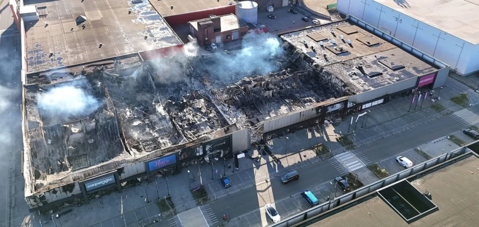 Update: Brand op meubelboulevard Waalwijk geblust, onderzoek volgt