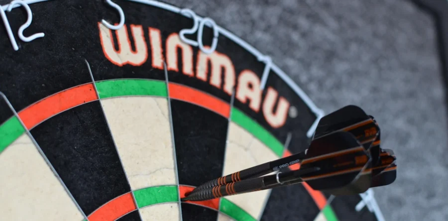 Van Gerwen loopt play-offs mis door afgang kwart-finales Birmingham