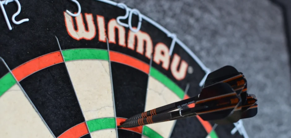Van Gerwen loopt play-offs mis door afgang kwart-finales Birmingham