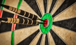 Michael van Gerwen maakt zich op voor World Cup of Darts