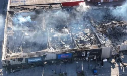 Update: Brand op meubelboulevard Waalwijk onder controle (Video)