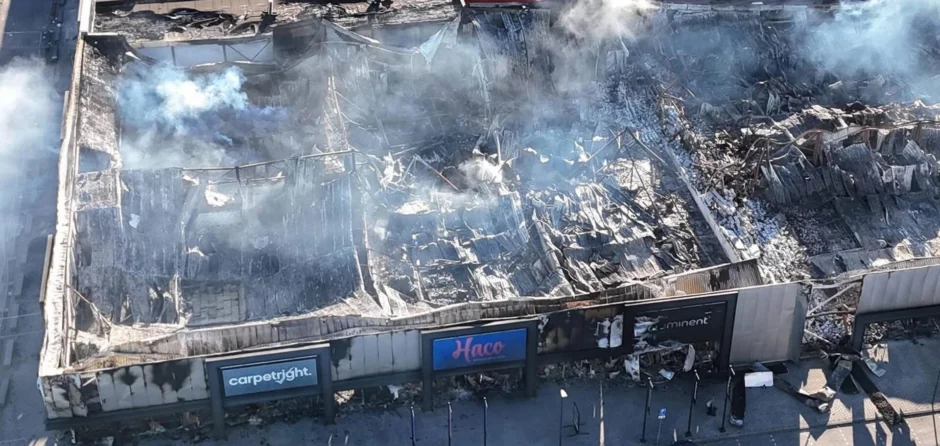 Update: Brand op meubelboulevard Waalwijk onder controle (Video)