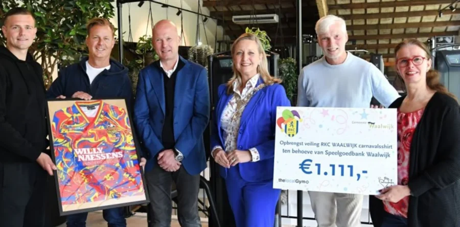 Carnavalsshirt RKC geveild voor 1.111 euro, opbrengst naar goede doel
