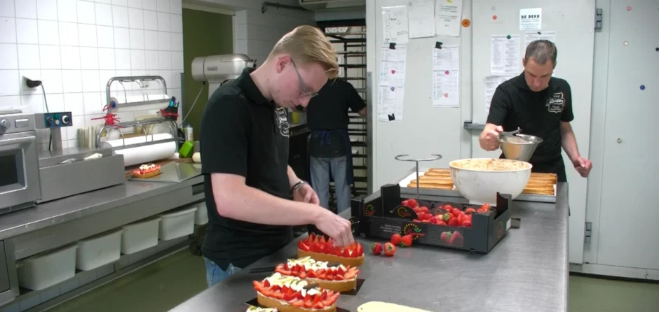 Stijn maakt kans op prijs beste aardbeienslof van Nederland (video)
