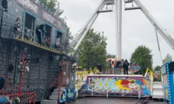 Het opbouwen van de kermis in Drunen is in volle gang (Video)