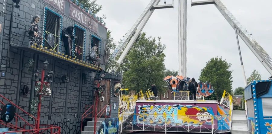 Het opbouwen van de kermis in Drunen is in volle gang (Video)