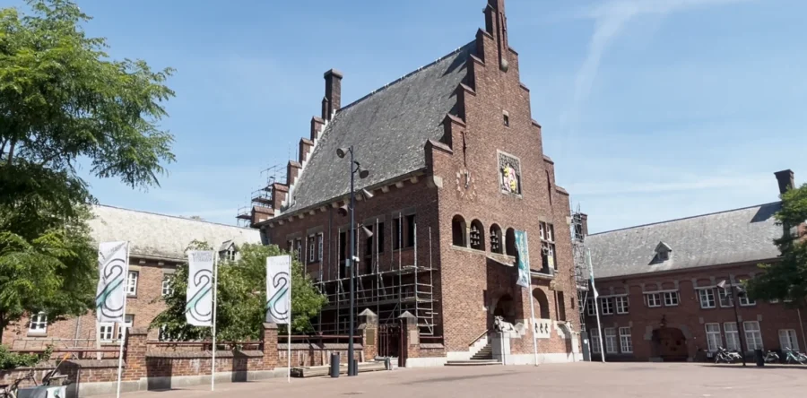 Groot onderhoud aan monumentale panden Raadhuisplein (Video)
