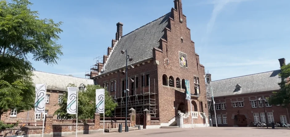 Groot onderhoud aan monumentale panden Raadhuisplein (Video)