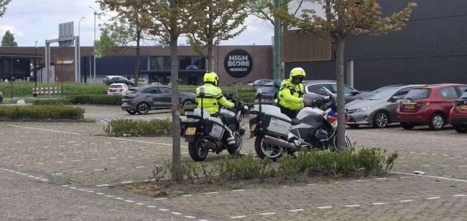 Verkeerscontrole uitgevoerd door politie bij Piet Klerkx Waalwijk