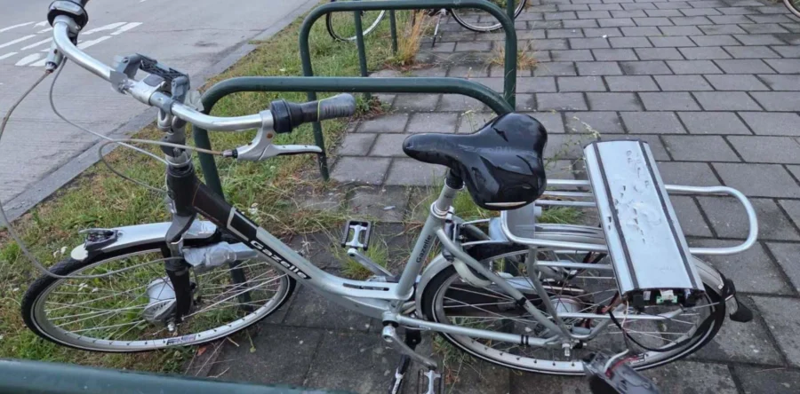 Fietsen vernield bij bushalte Efteling: politie zoekt getuigen