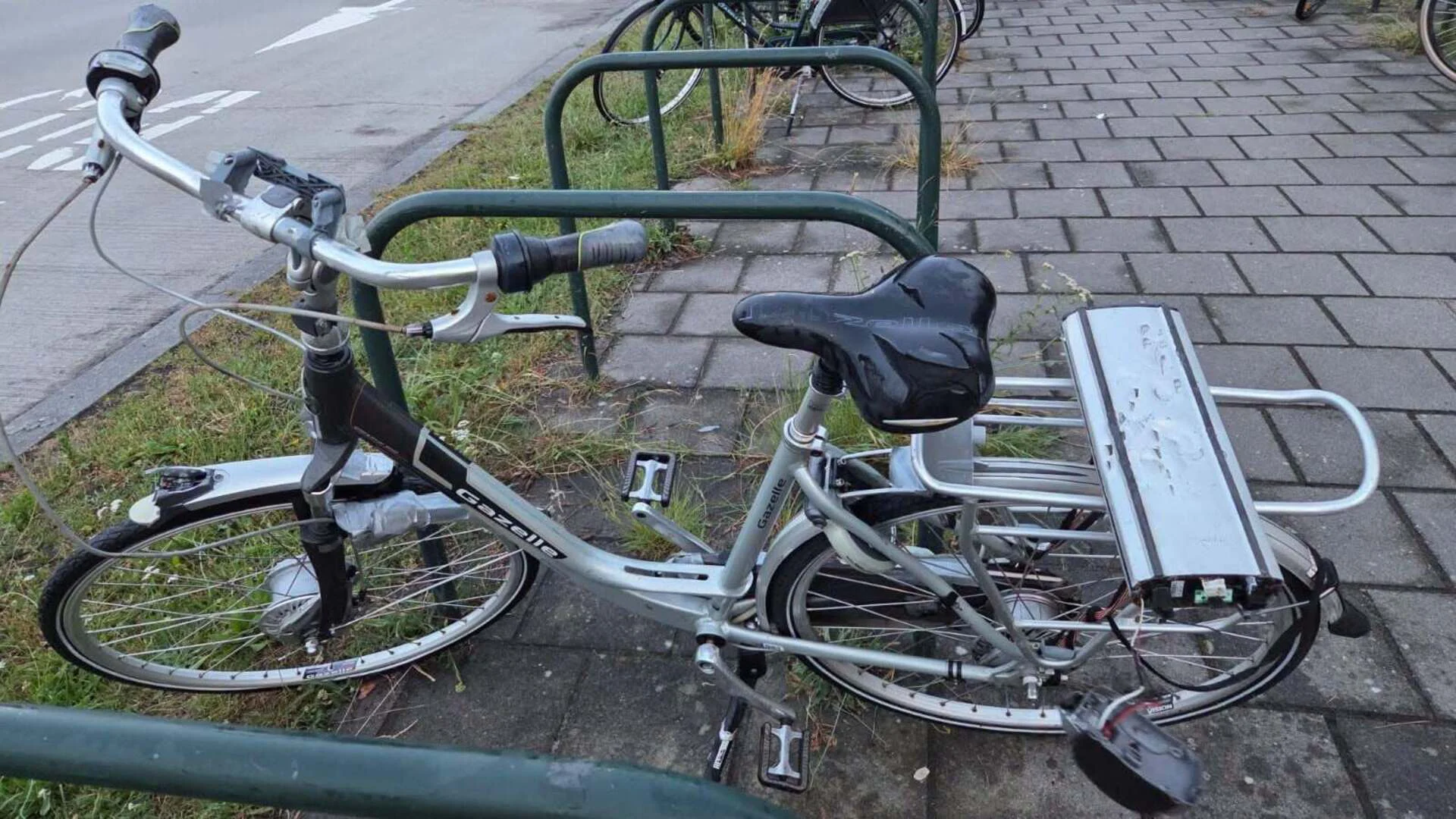 Fietsen vernield bij bushalte Efteling: politie zoekt getuigen