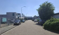 Nieuw parkeerverbod moet straat in Sprang-Capelle veiliger maken