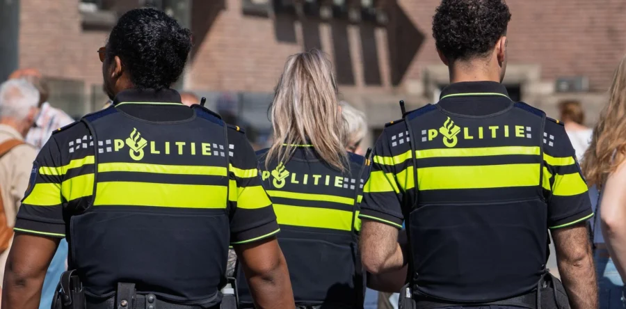 Man onder invloed vervoert dakkapel in aanhanger zonder rijbewijs