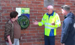 14 nieuwe AED’s voor Waalwijk dankzij Nederland Hartzeker (Video)