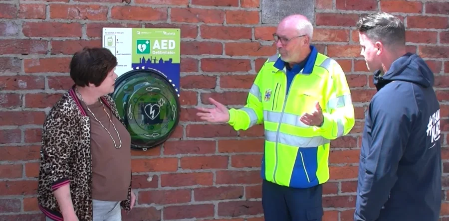 14 nieuwe AED’s voor Waalwijk dankzij Nederland Hartzeker (Video)