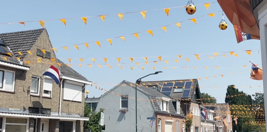Van Heeswijkstraat in Kaatsheuvel kleurt oranje (Video)