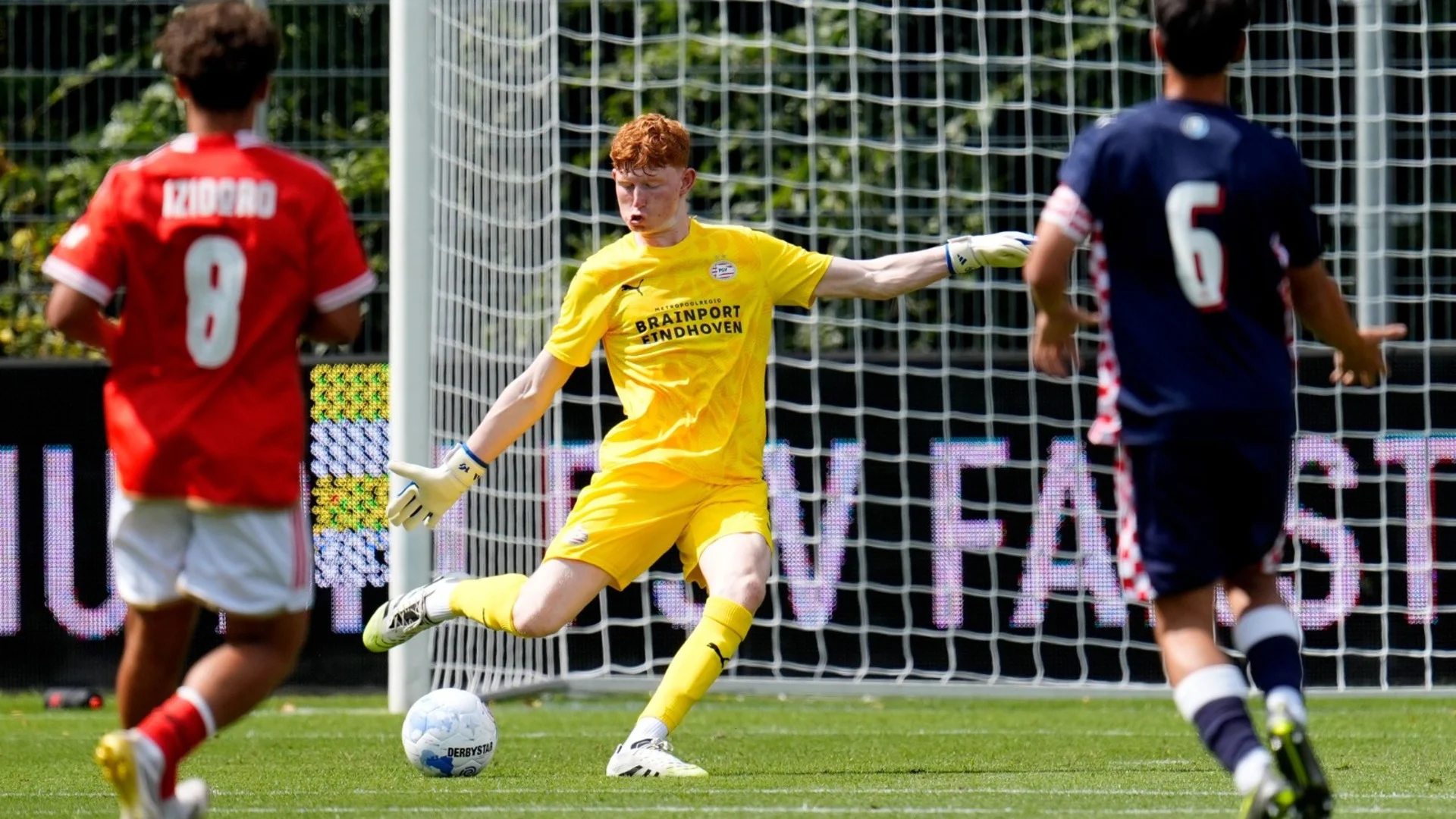 Waalwijker Stijn Kuijsten verlengt contract bij PSV Eindhoven