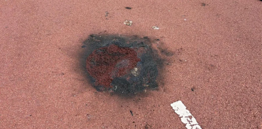 Brandend accupakket beschadigt fietsbrug in Waalwijk