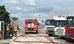 Brand in een stapel oud papier aan de Rechtvaart in Kaatsheuvel