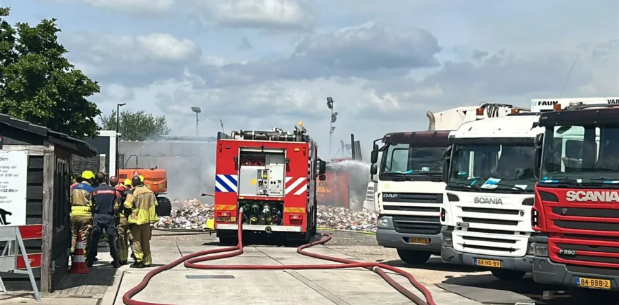 Flinke brand in een papierhandel aan de Rechtvaart in Kaatsheuvel