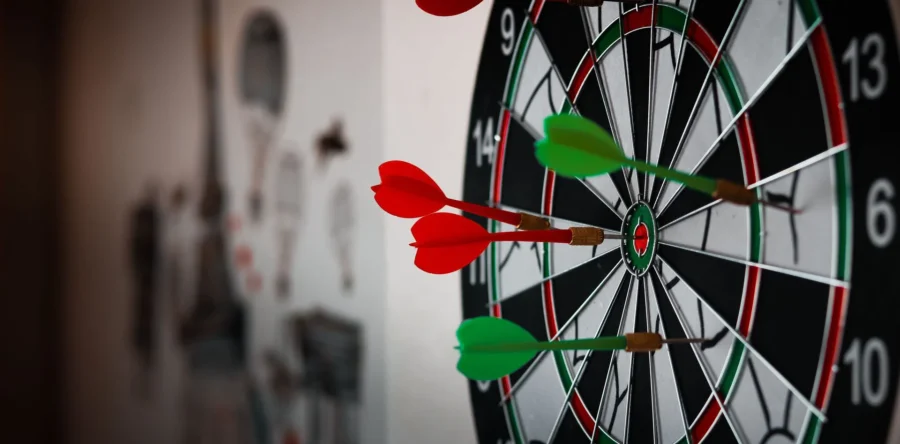 Michael van Gerwen stoot door op cruciale World Matchplay