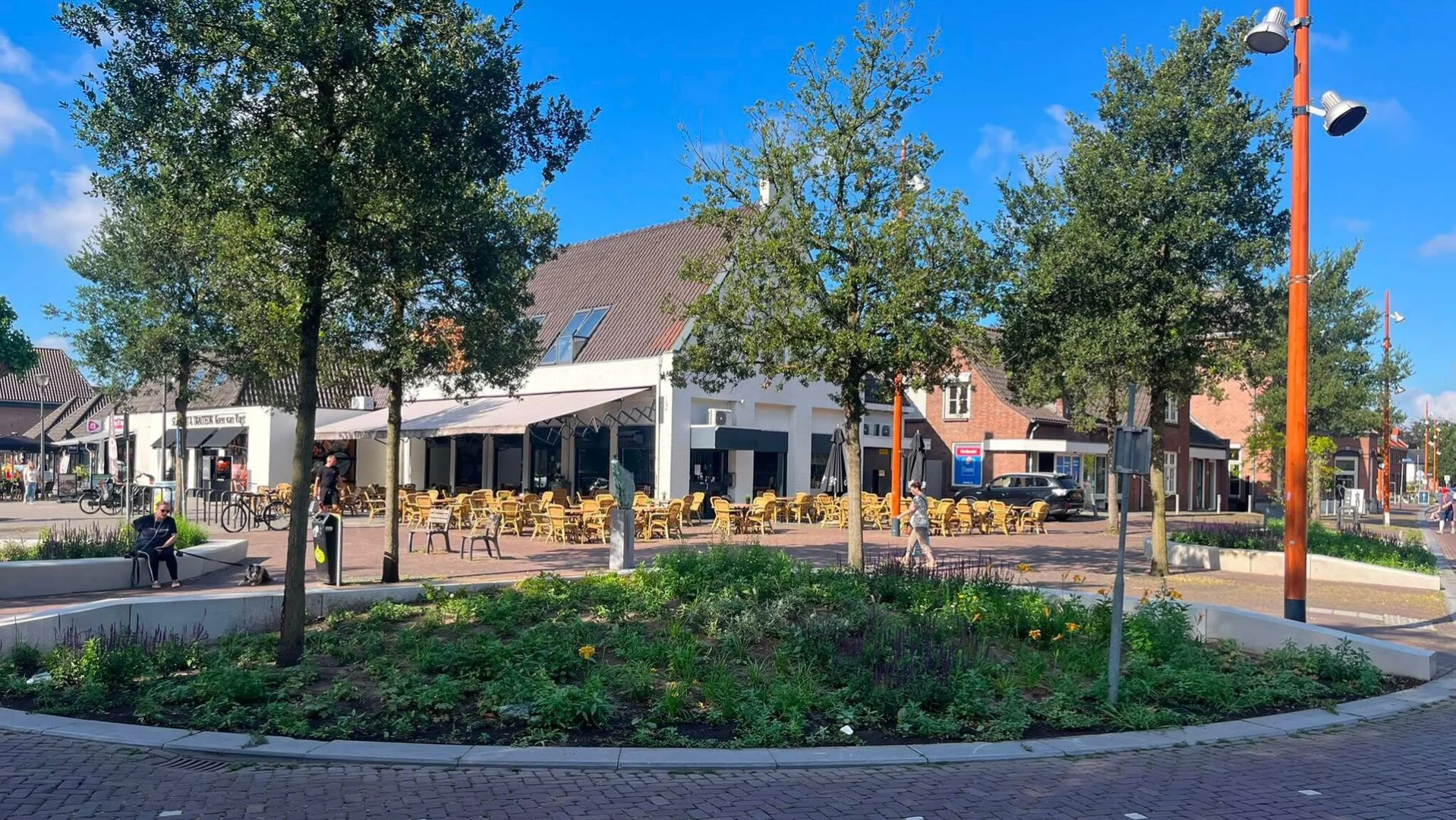 Feestelijke opening van groen centrum tijdens Drunen Bloeit Op