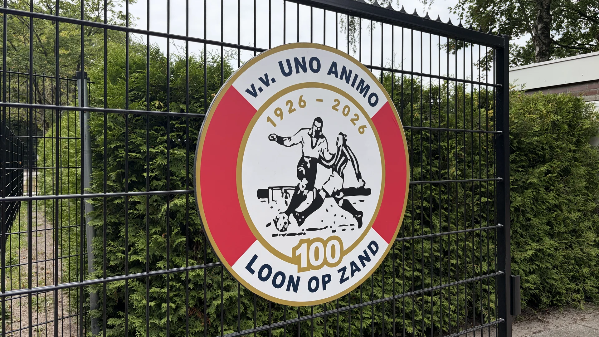 Aanleg nieuw kunstgrasveld Uno Animo vordert gestaag (Video)