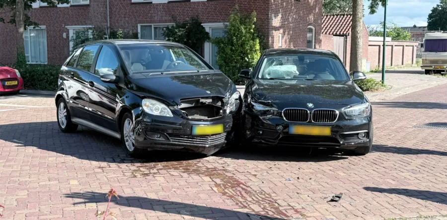 Forse schade na ongeval met twee auto’s in Kaatsheuvel