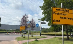 Meerdere afsluitingen op Professor Asserweg zorgen voor omleidingen