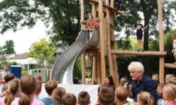 Feestelijk geopend: nieuwe speeltuin Hogevaert in Kaatsheuvel